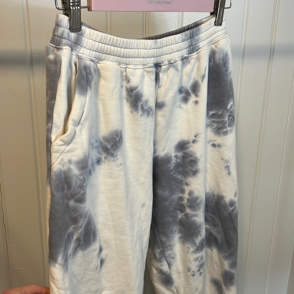 beginning boutique sweats! (side 8 but fits like a 4)